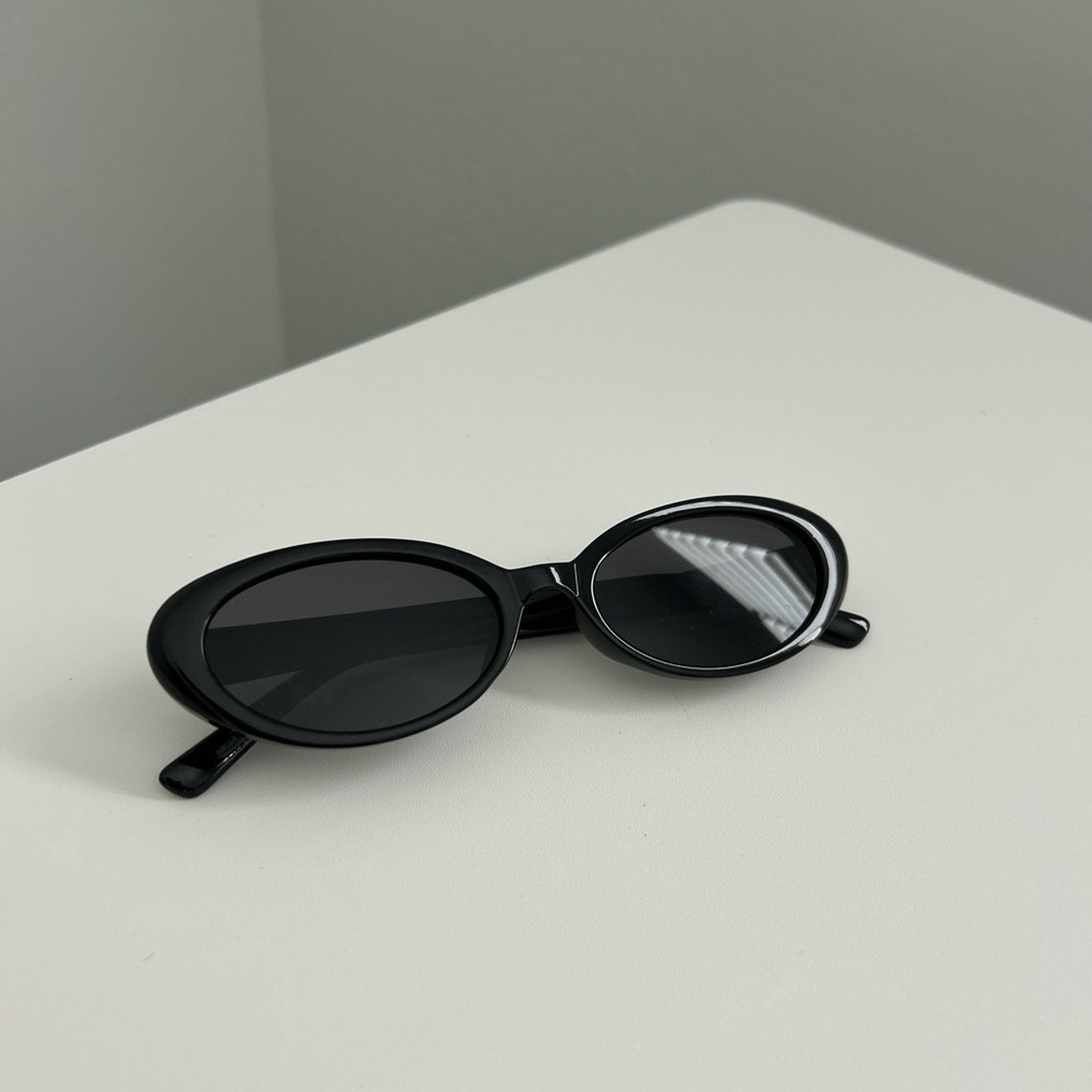 Chic Black Sunglasses